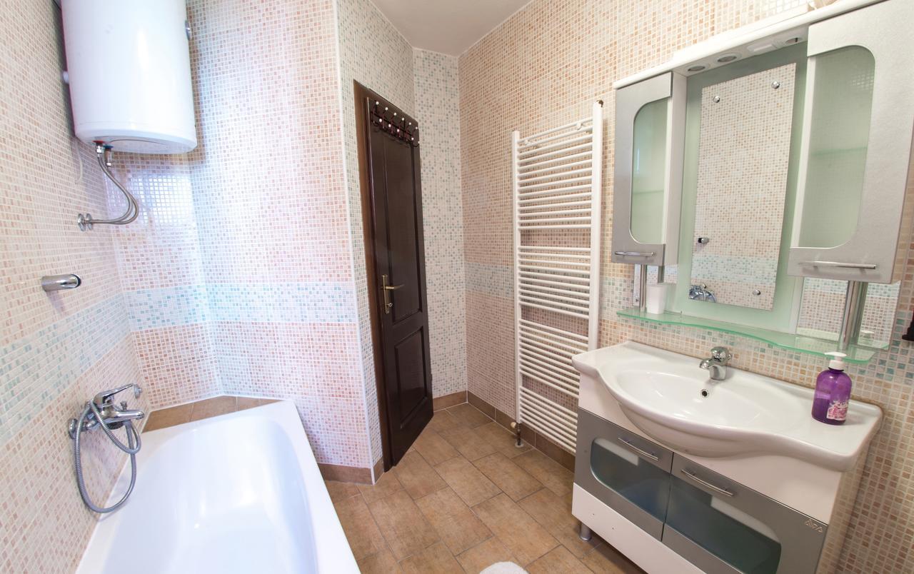 Guesthouse Stari Grad โมสตาร์ ภายนอก รูปภาพ