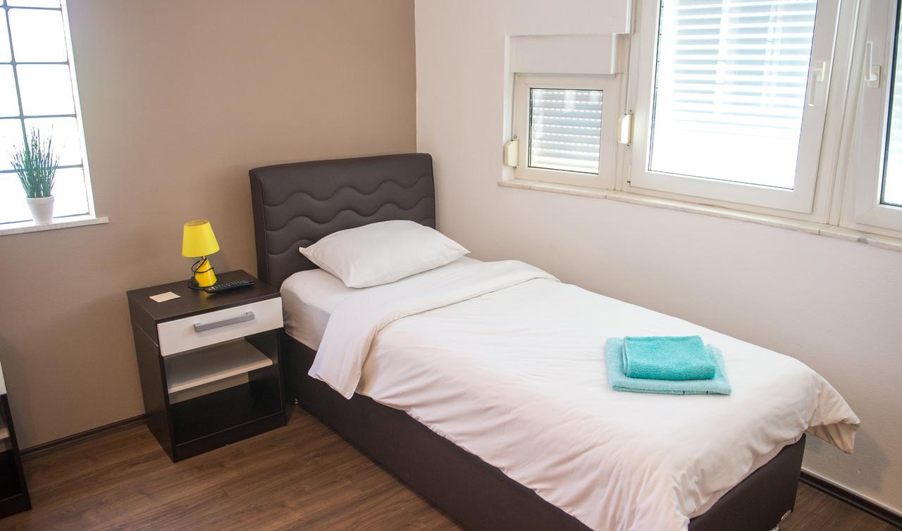 Guesthouse Stari Grad โมสตาร์ ภายนอก รูปภาพ