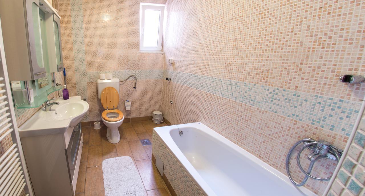 Guesthouse Stari Grad โมสตาร์ ภายนอก รูปภาพ